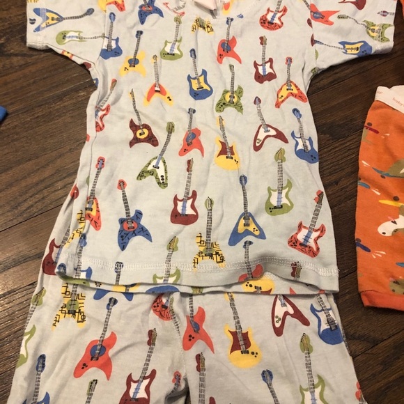 3 pairs Boys long & short pjs 3t 🦖 🎸 🐕 🛹 - Picture 4 of 5